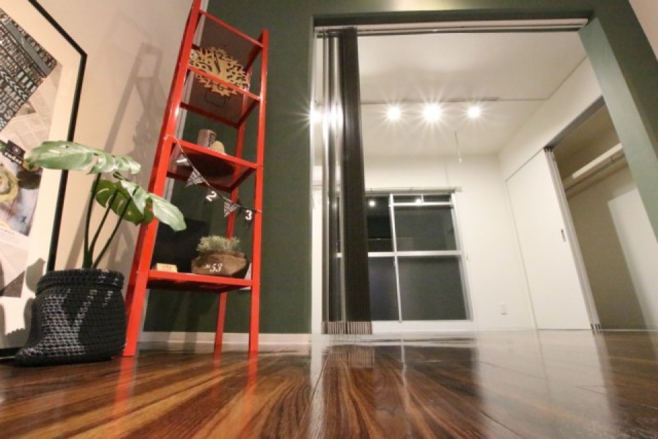 意外や意外、割とお部屋に溶け込む緑門。