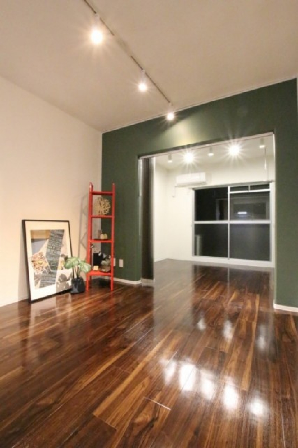 そこまでド派手な印象は与えない。