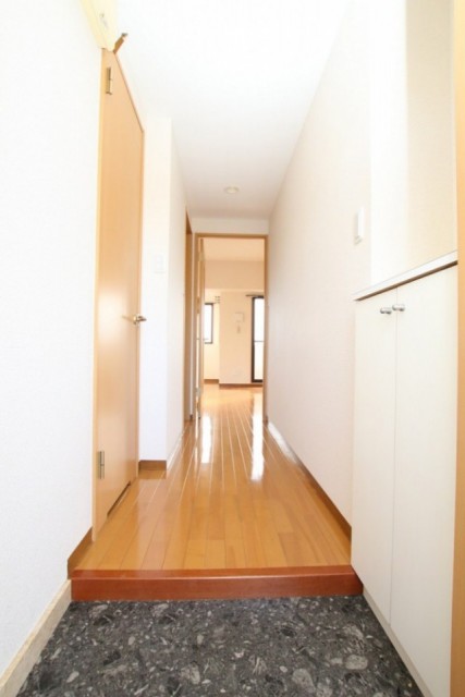 玄関のデザインがおしゃれ！ストーンデザインで高級感を演出。