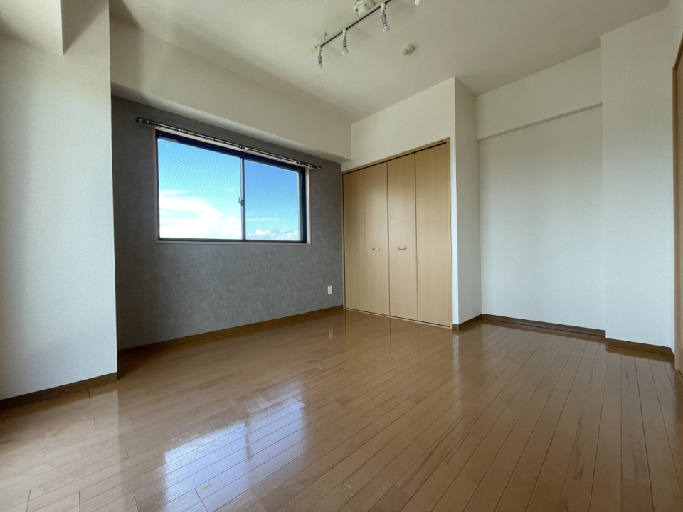 洋室は7.6帖。ベットを置いてもまだ余裕がありそう