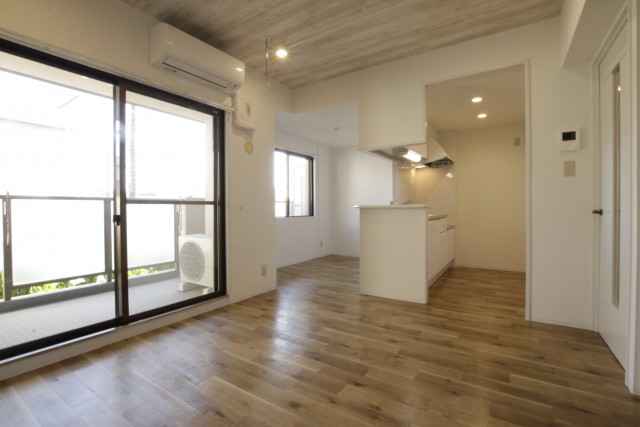 日当たり良好なリビングルーム。