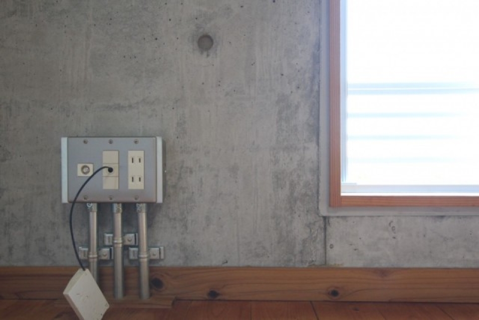 コンクリートに似合う室内コンセントもGood！