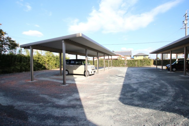 大切なお車は屋根下に