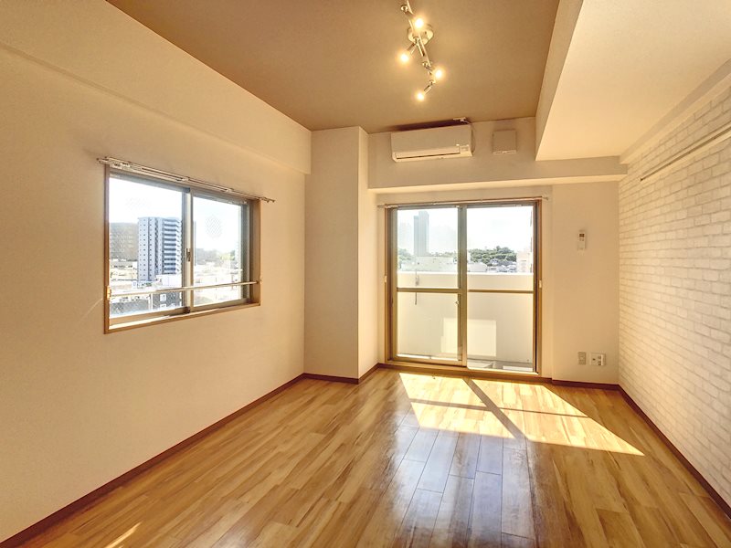 二面採光で明るく気持ちのいいお部屋。