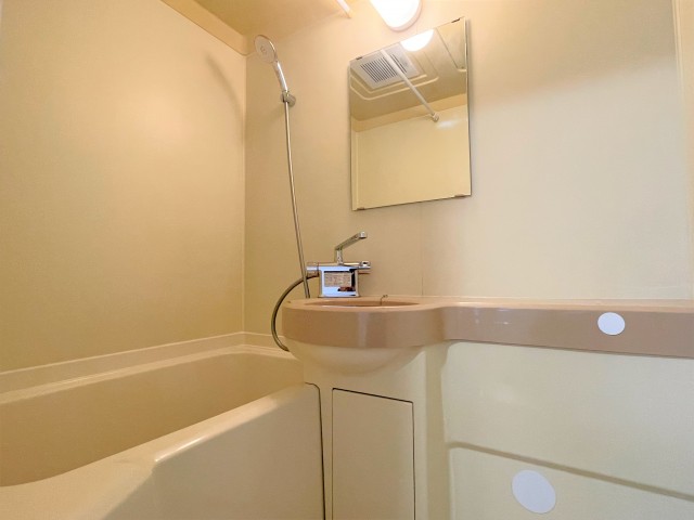 浴室は2点式ユニットバス