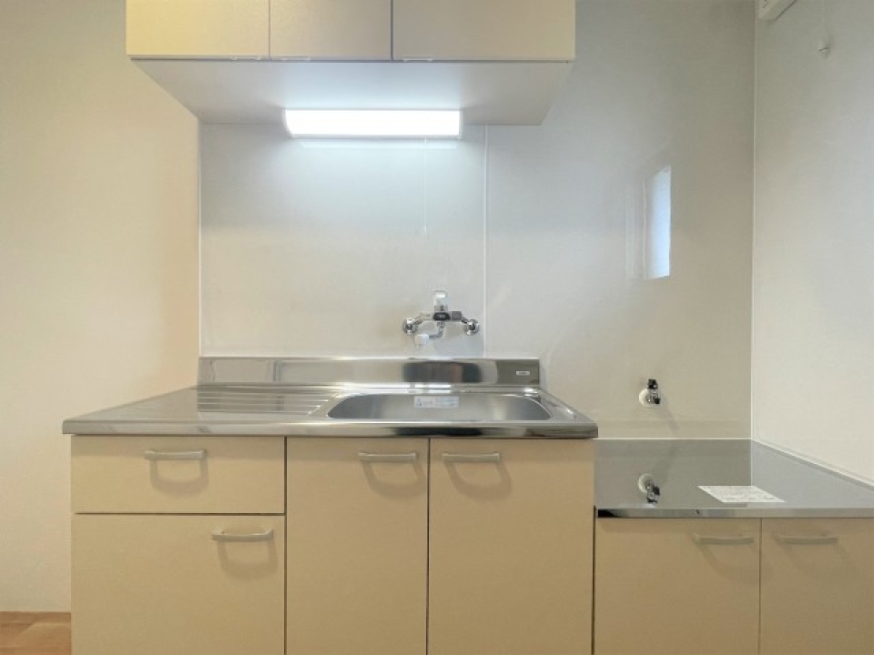 ガスコンロはお持ち込みです。作業台スペースあり