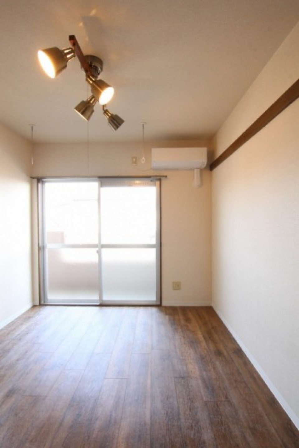 間接照明がいい感じ