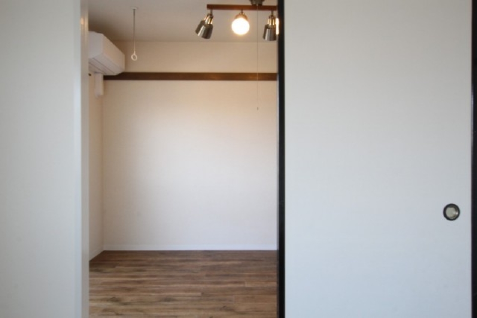 洋室は襖でつながっている