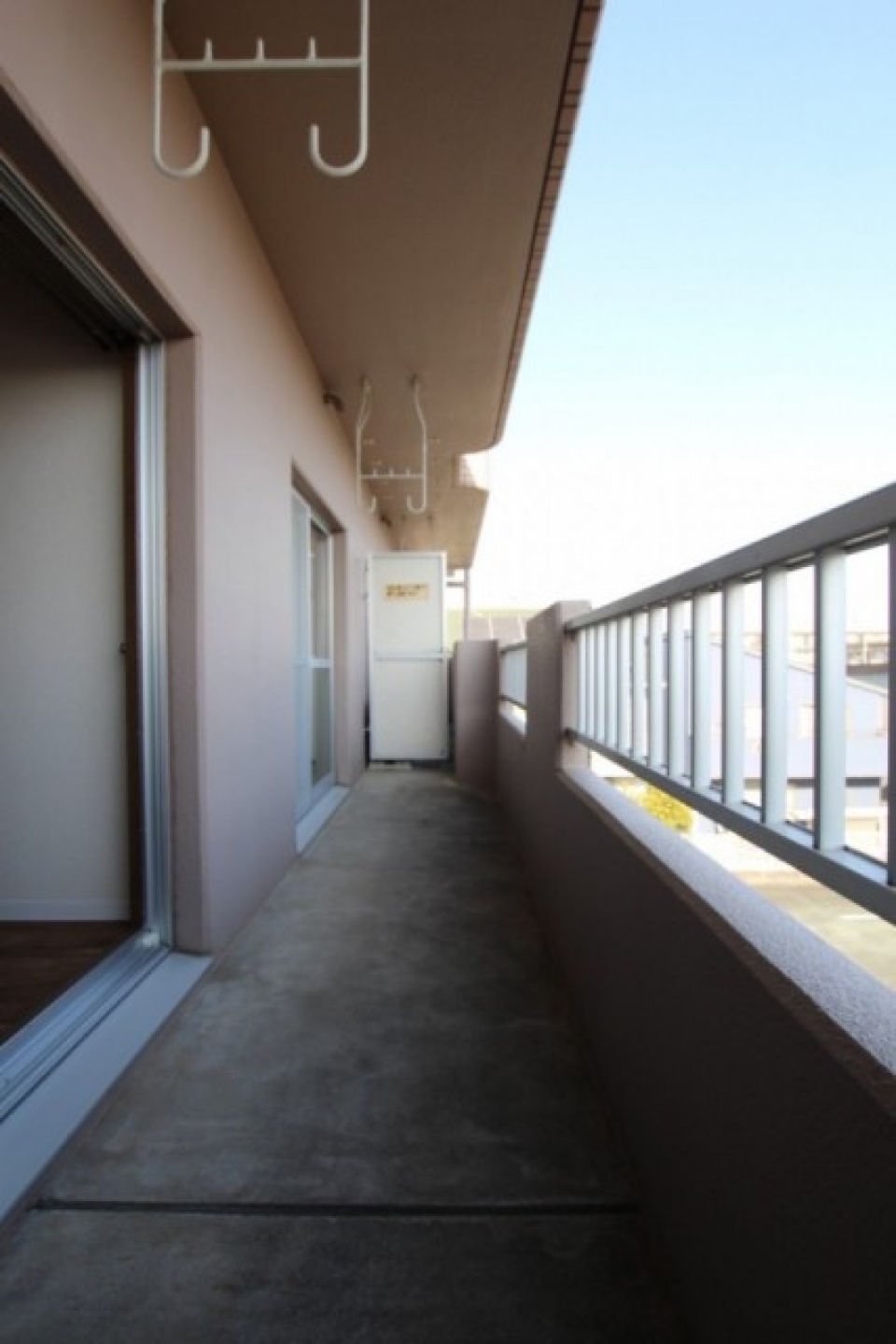 2部屋分の長いバルコニー