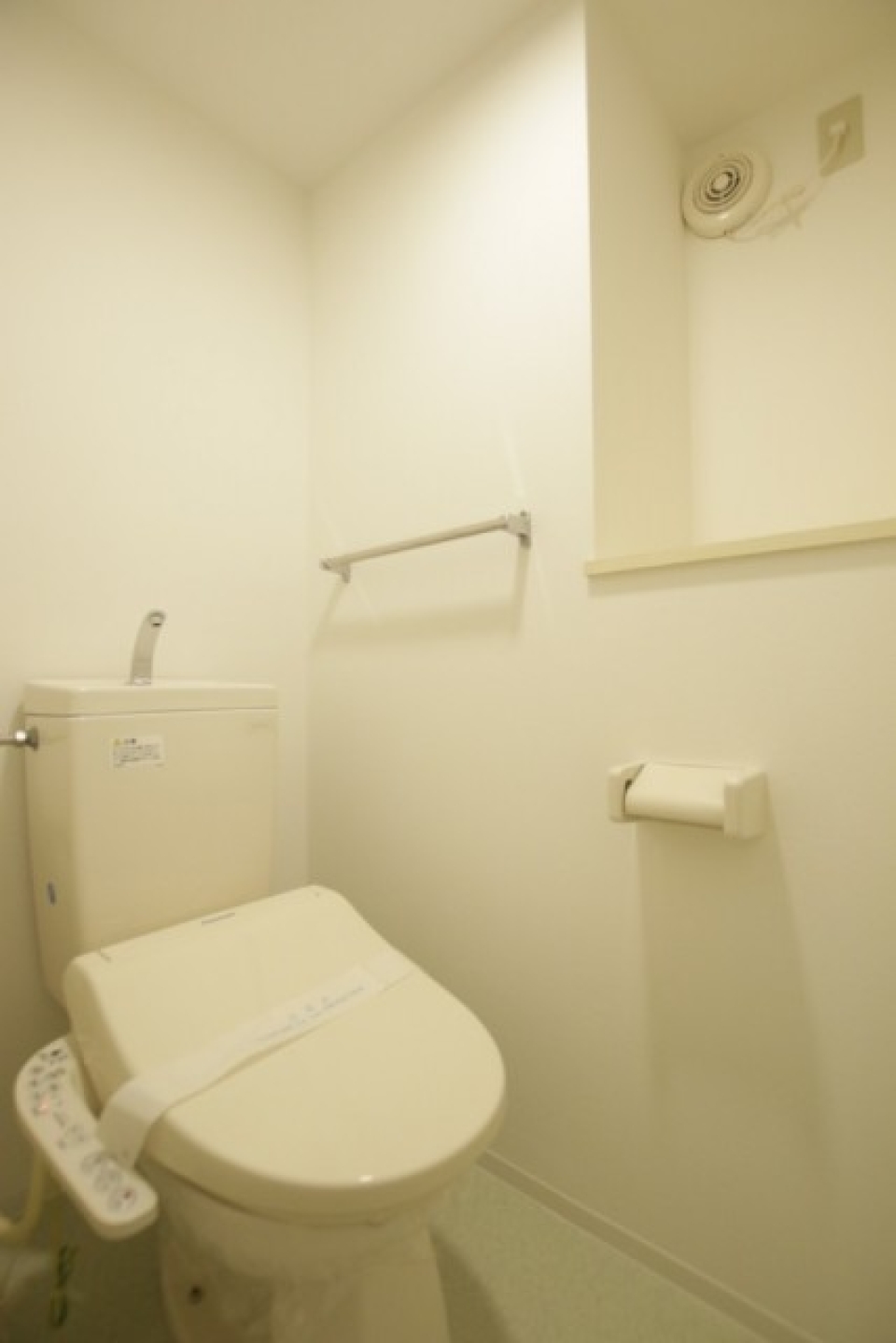 温水洗浄便座付きトイレ