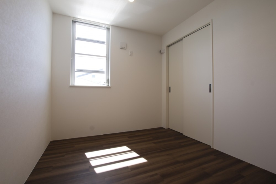 この物件一シンプルな5.2帖。実はここに秘密が&hellip;！