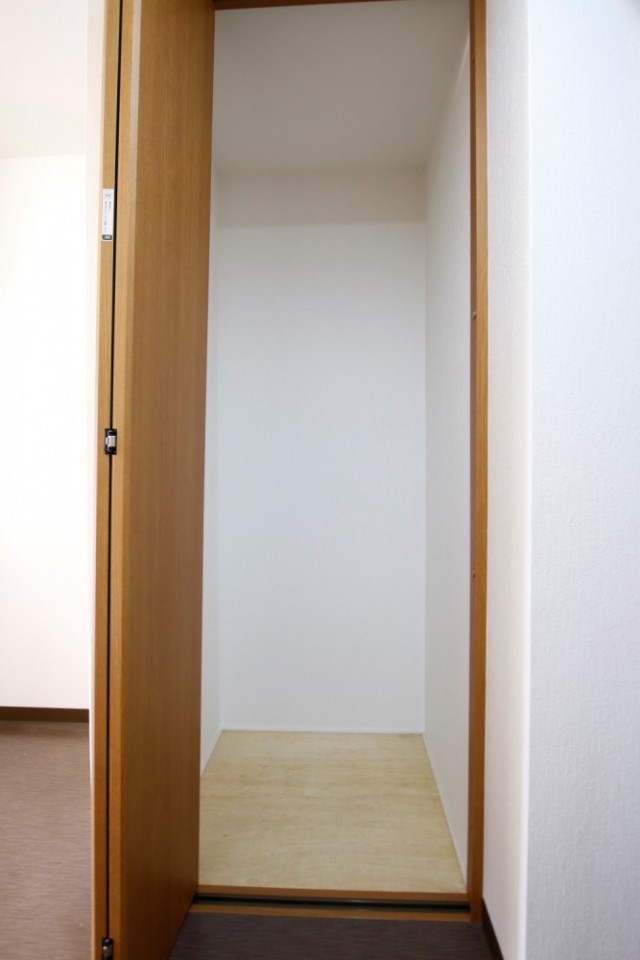 キッチン横の収納。