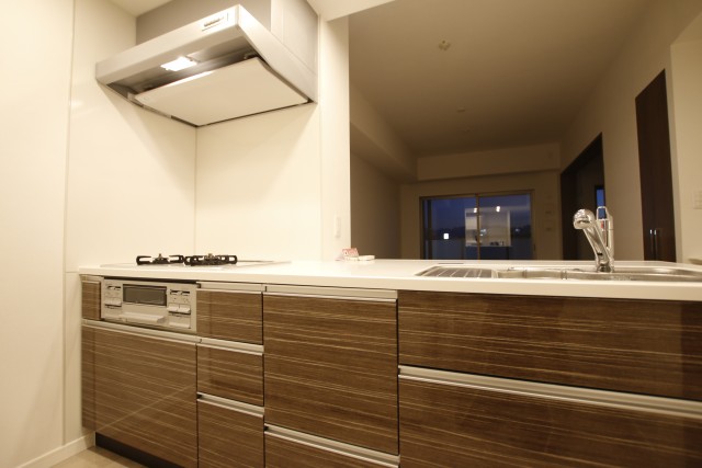 コンロ3口、魚焼きグリルも