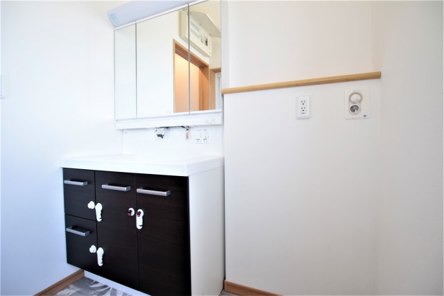 明るい雰囲気の洗面所