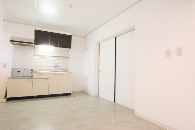 キッチンまでまっしろです