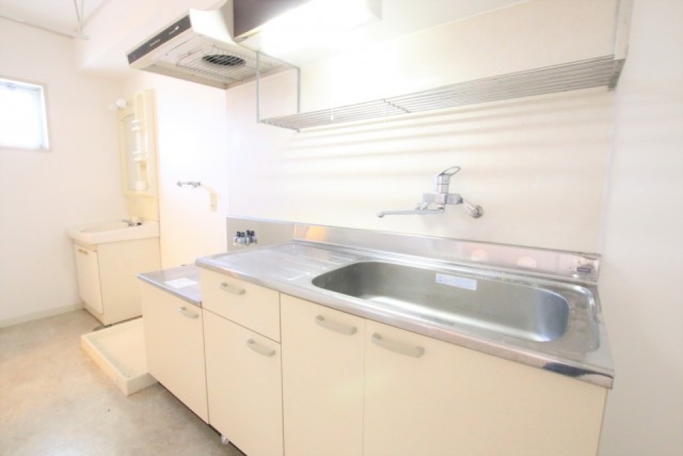 雰囲気に溶け込んだまっしろのキッチン！