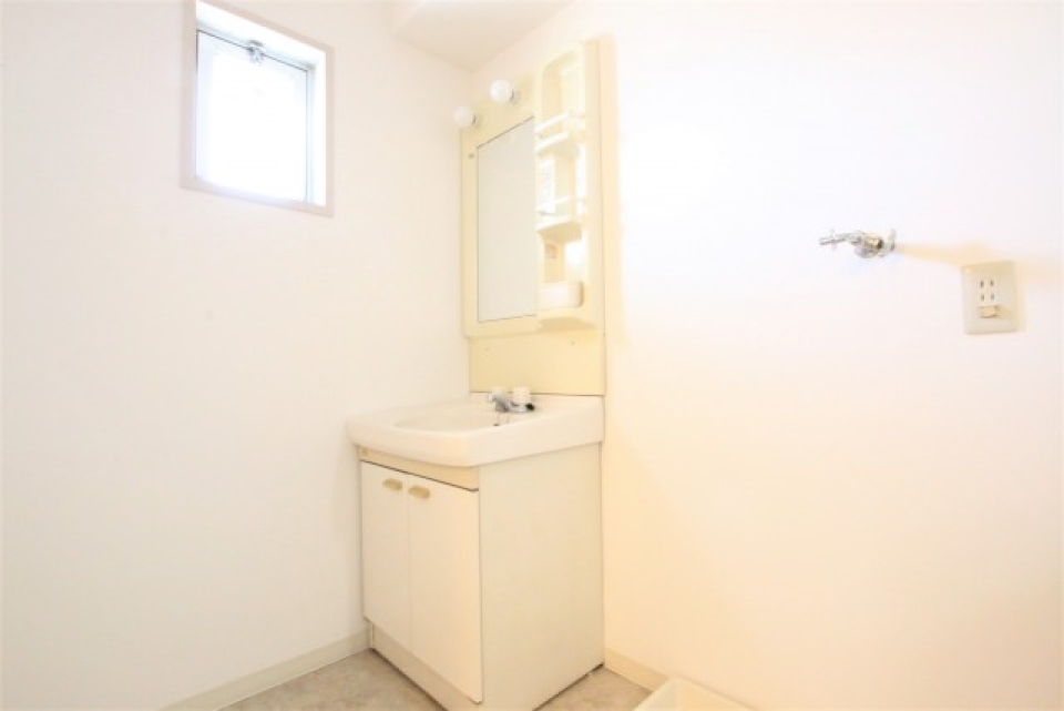 変わった位置に洗面台があります。