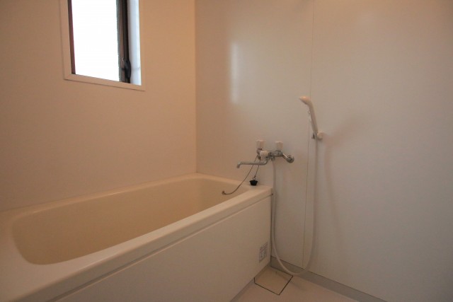 シンプルなバスルーム