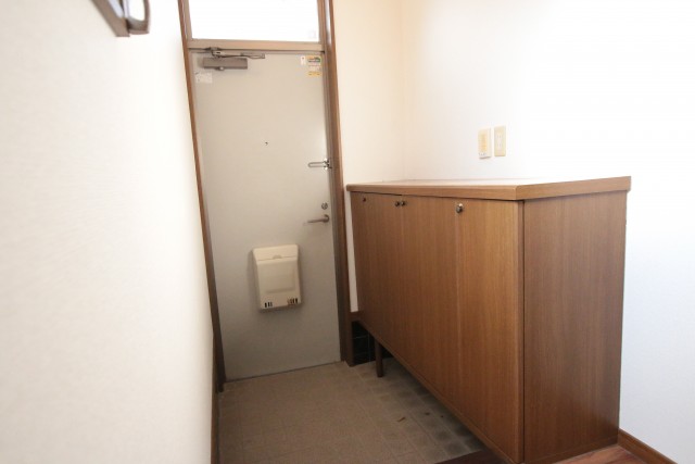 広々玄関にはシューズボックスも♪