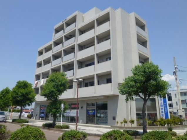外観。引いても目立ちますね！