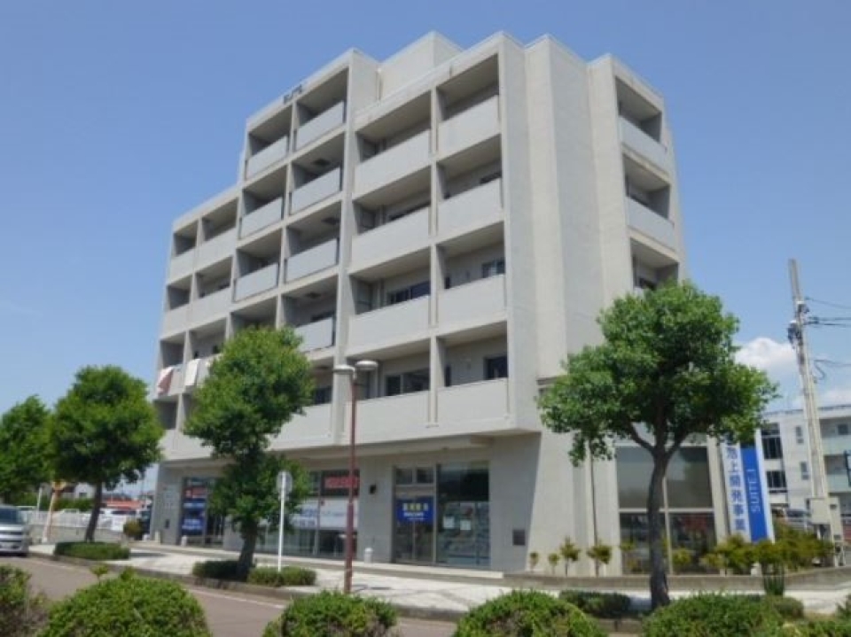 外観。引いても目立ちますね！