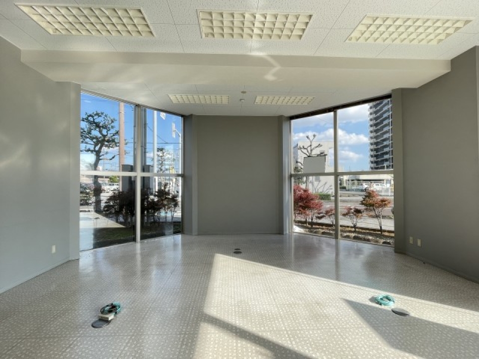 店舗東側は構造上ちょっと変わった形。