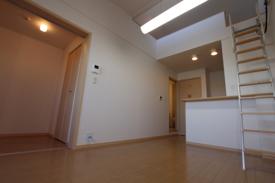 秘密基地まであと11段。