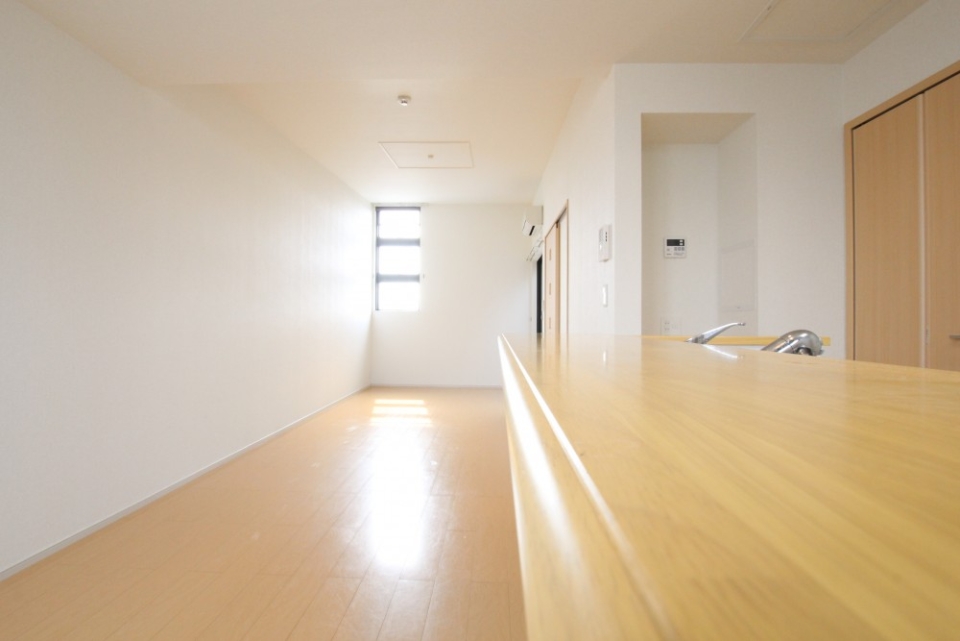 随分と横長なLDKなこと...。