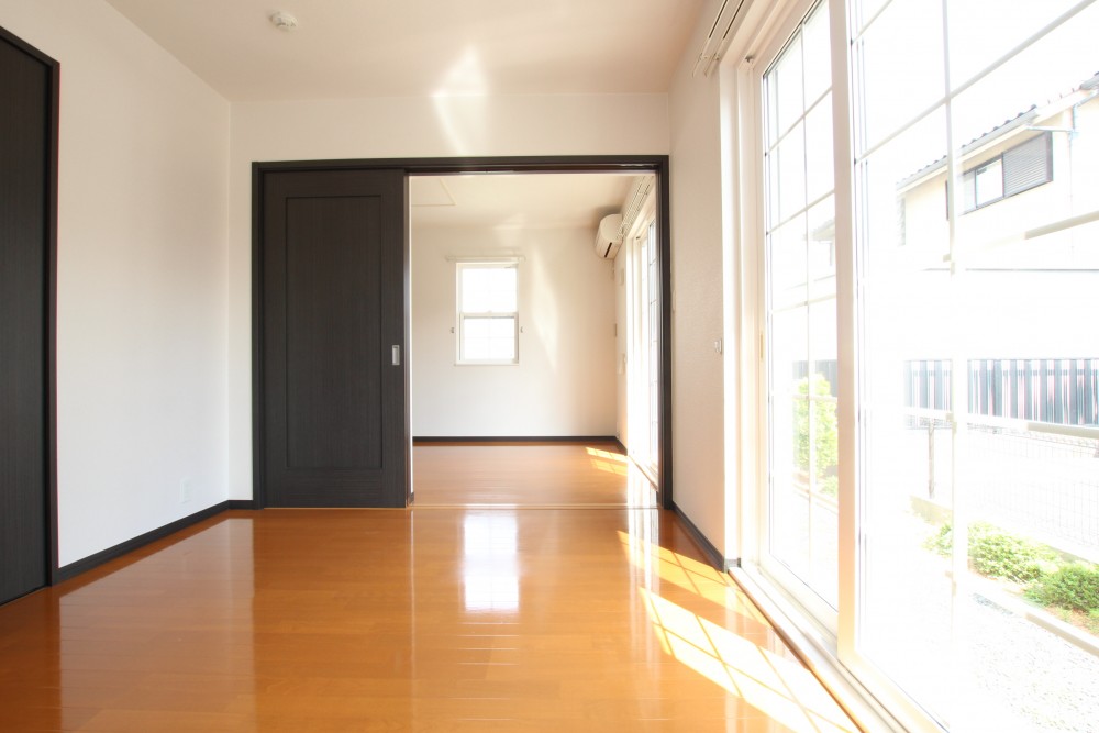 全室南向きで日当たり良好。