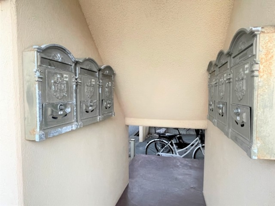 ポストもなんだかレトロでかわいい～！