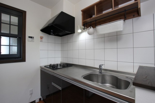 キッチンは1800の２口コンロ。