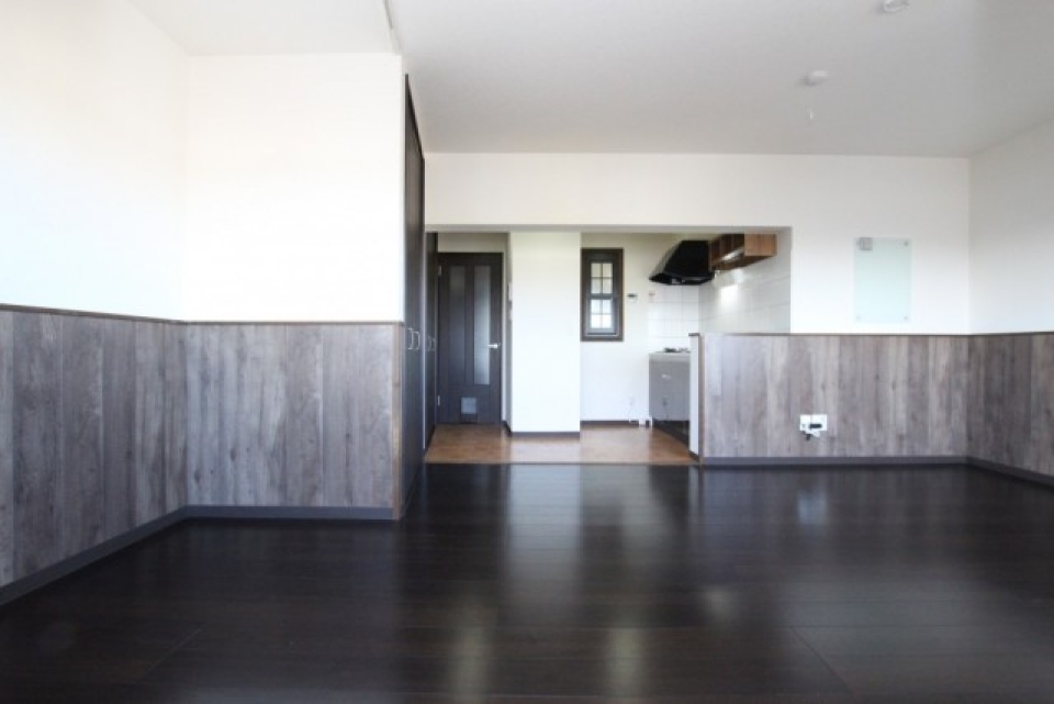 とにかく黒いシックな空間。