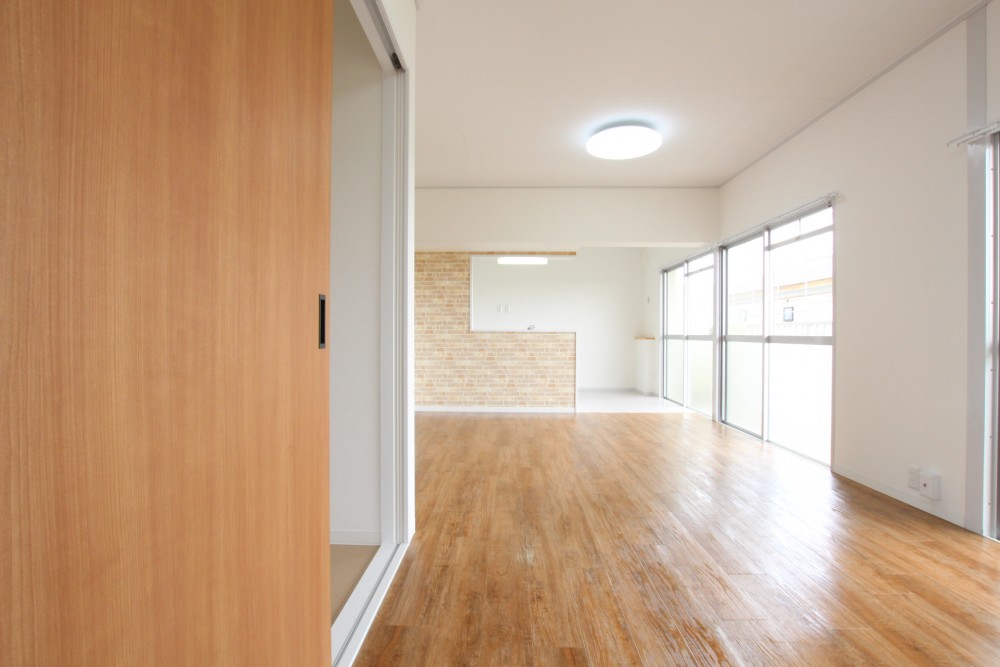 白&times;ナチュラルカラーは、優しいく空間を包み込みます