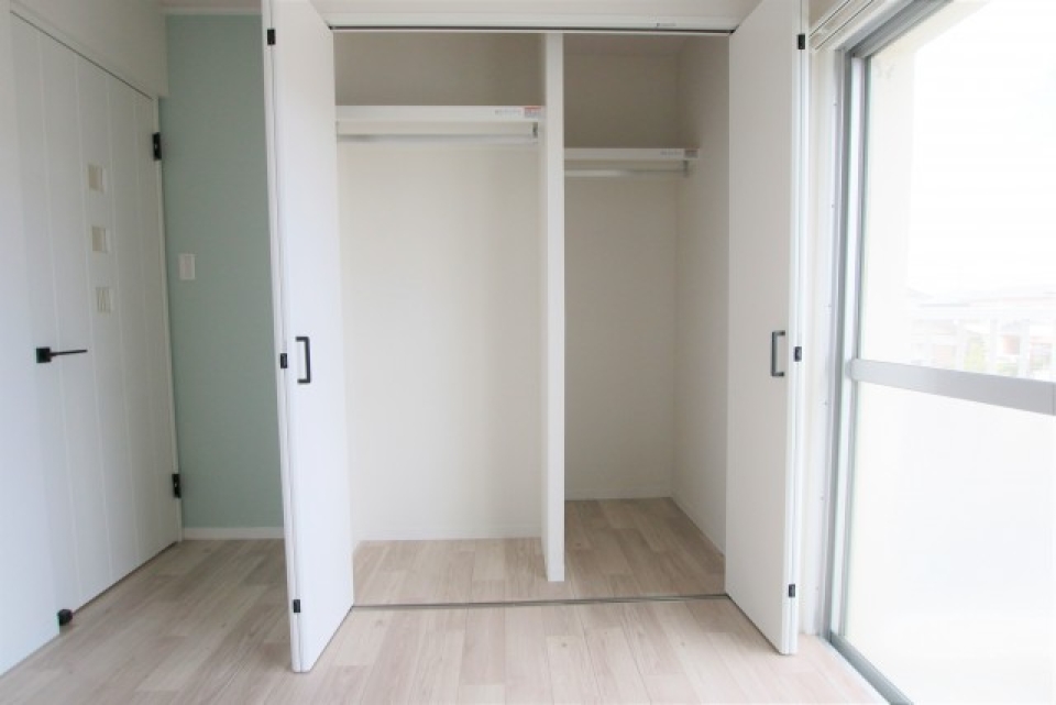 こちらも充分な大きさのクローゼット付き。