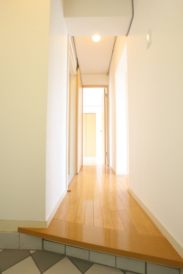 スッキリコンパクトな廊下。