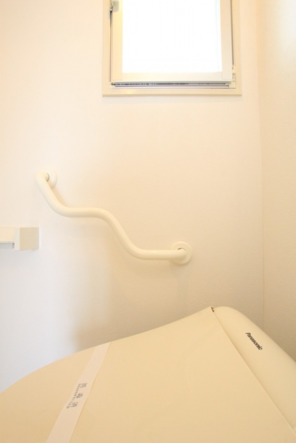 トイレも手すりがついています。