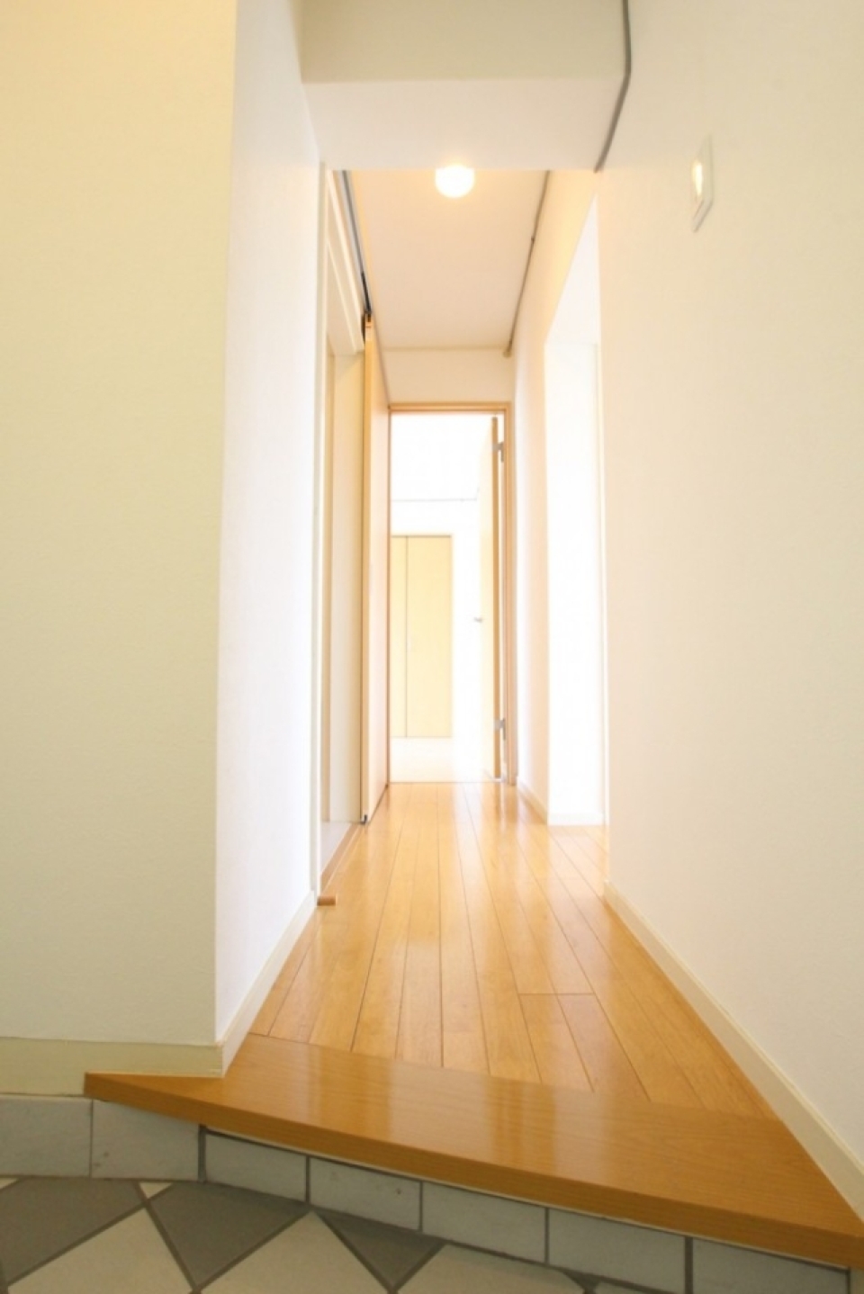 スッキリコンパクトな廊下。