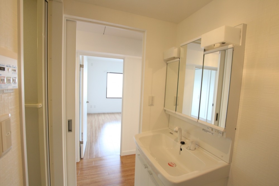 洗面脱衣所も広めに設定されている。