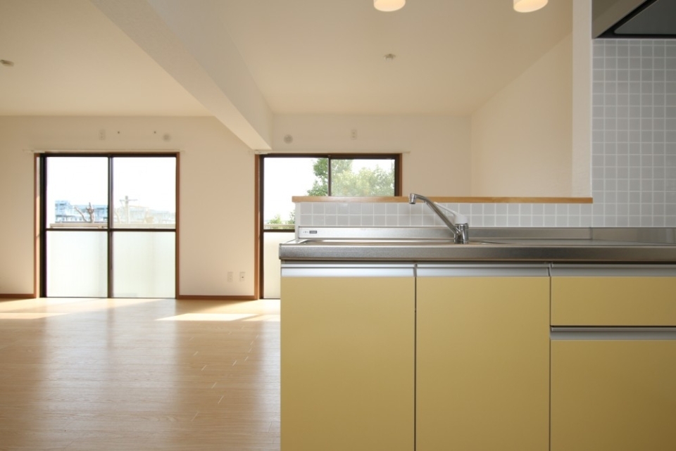 ビタミンカラーのキッチンがポイントです。