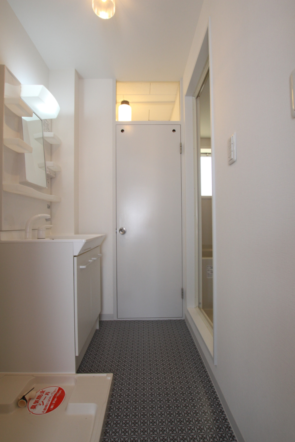 細長いスペース。譲り合って使いましょう。