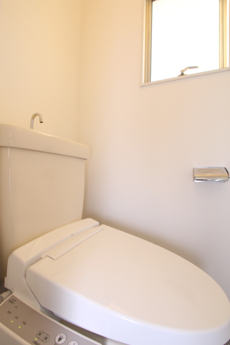 トイレ。ちょっと狭い