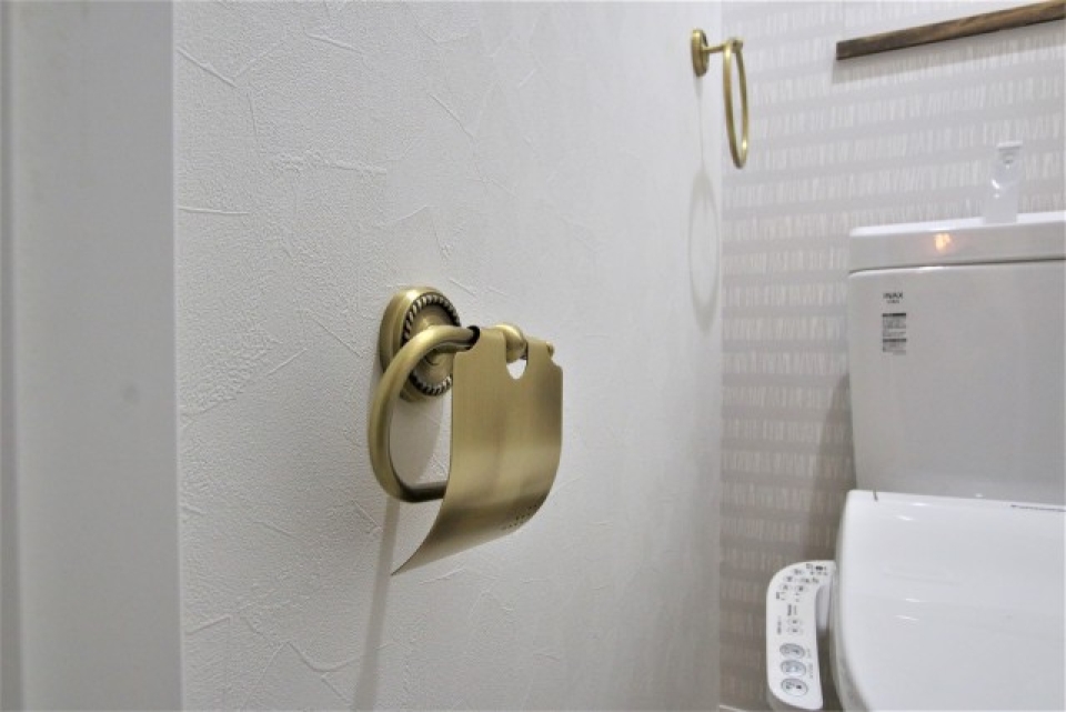 ホルダーは真鍮で統一されてます