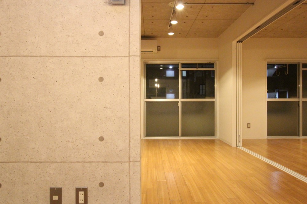 コンセントやスイッチカバーはシルバーで統一。