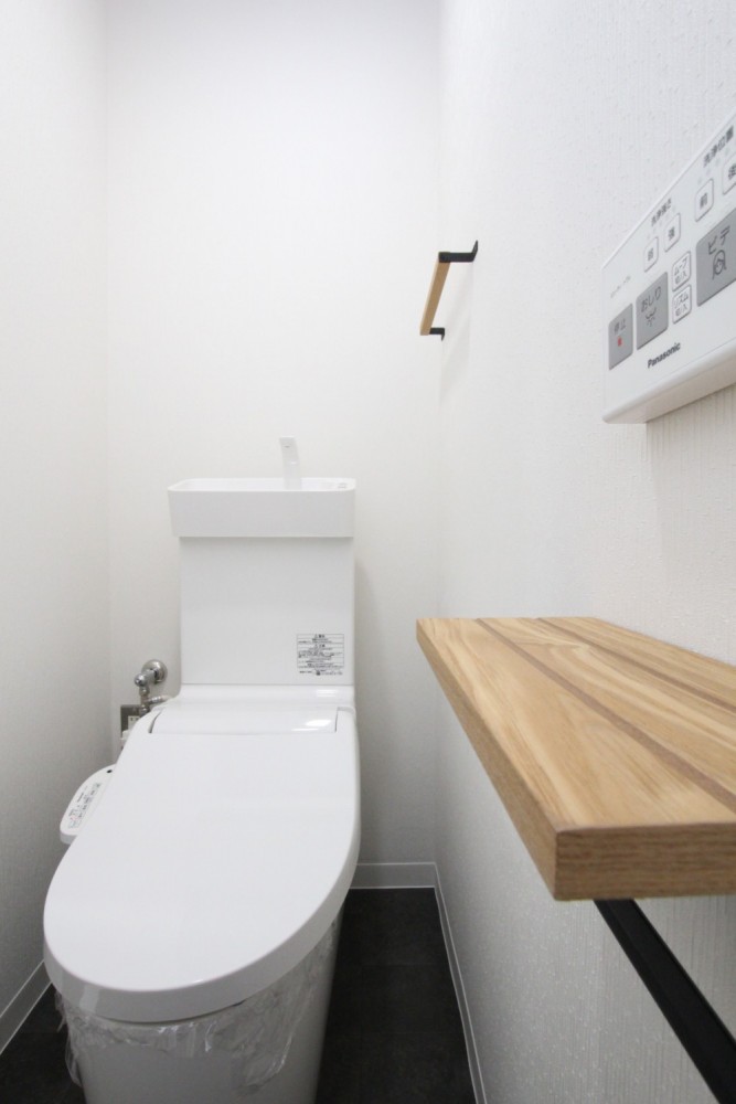 トイレはシャワートイレ付き。