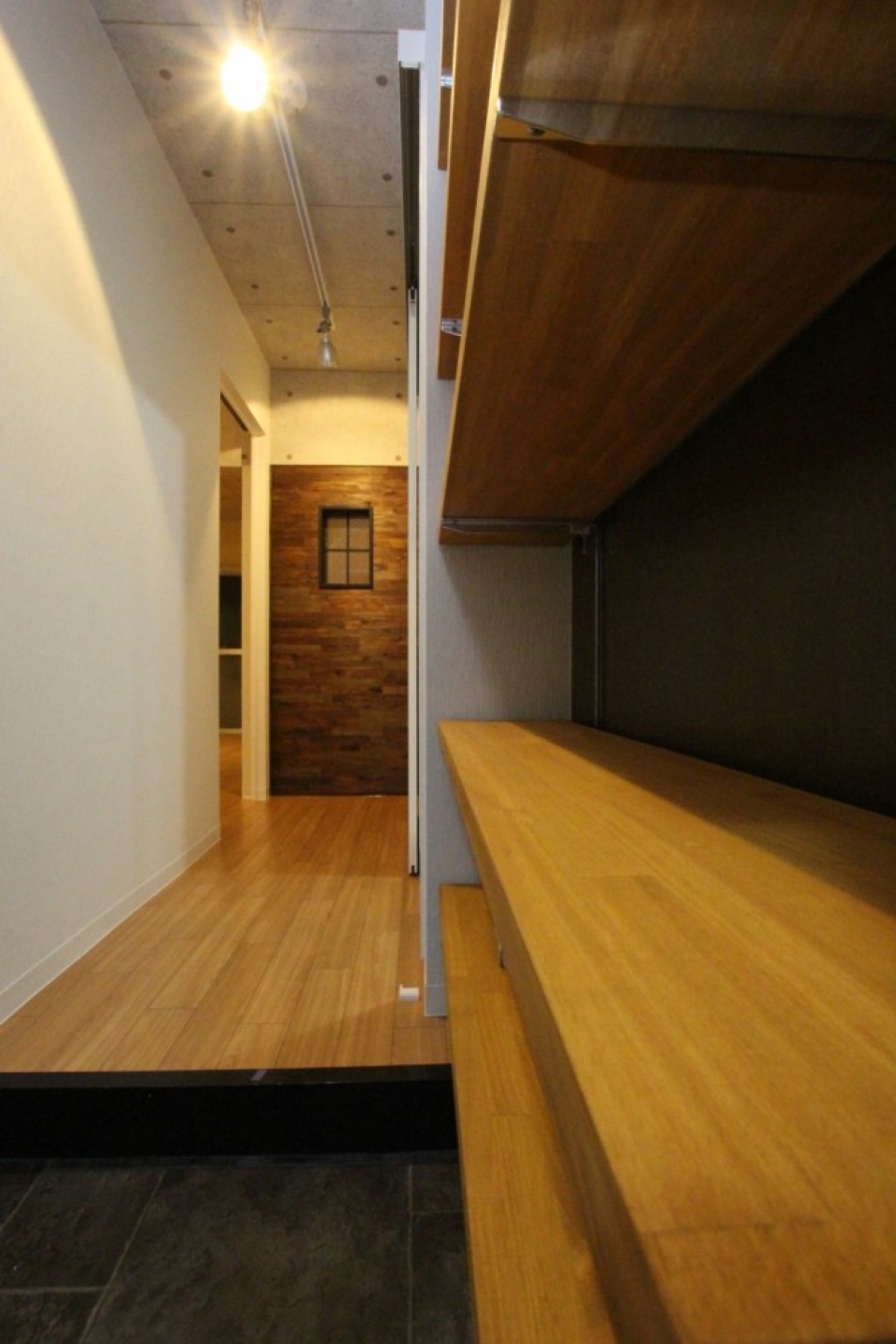 靴も室内インテリア！、飾って置けるシューズ棚。