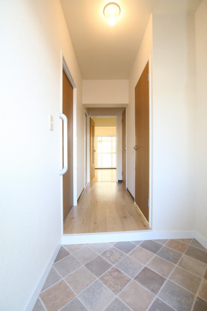 玄関にはシューズBOXがないので要買い足しです。