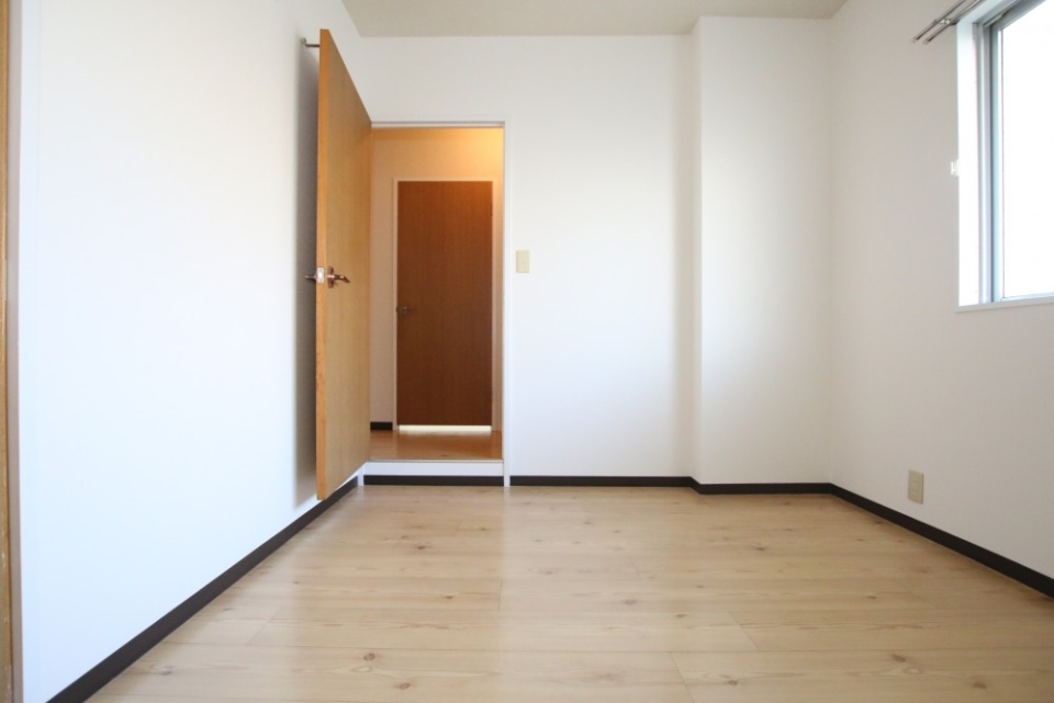 玄関から一段下がっているので入る際注意です。