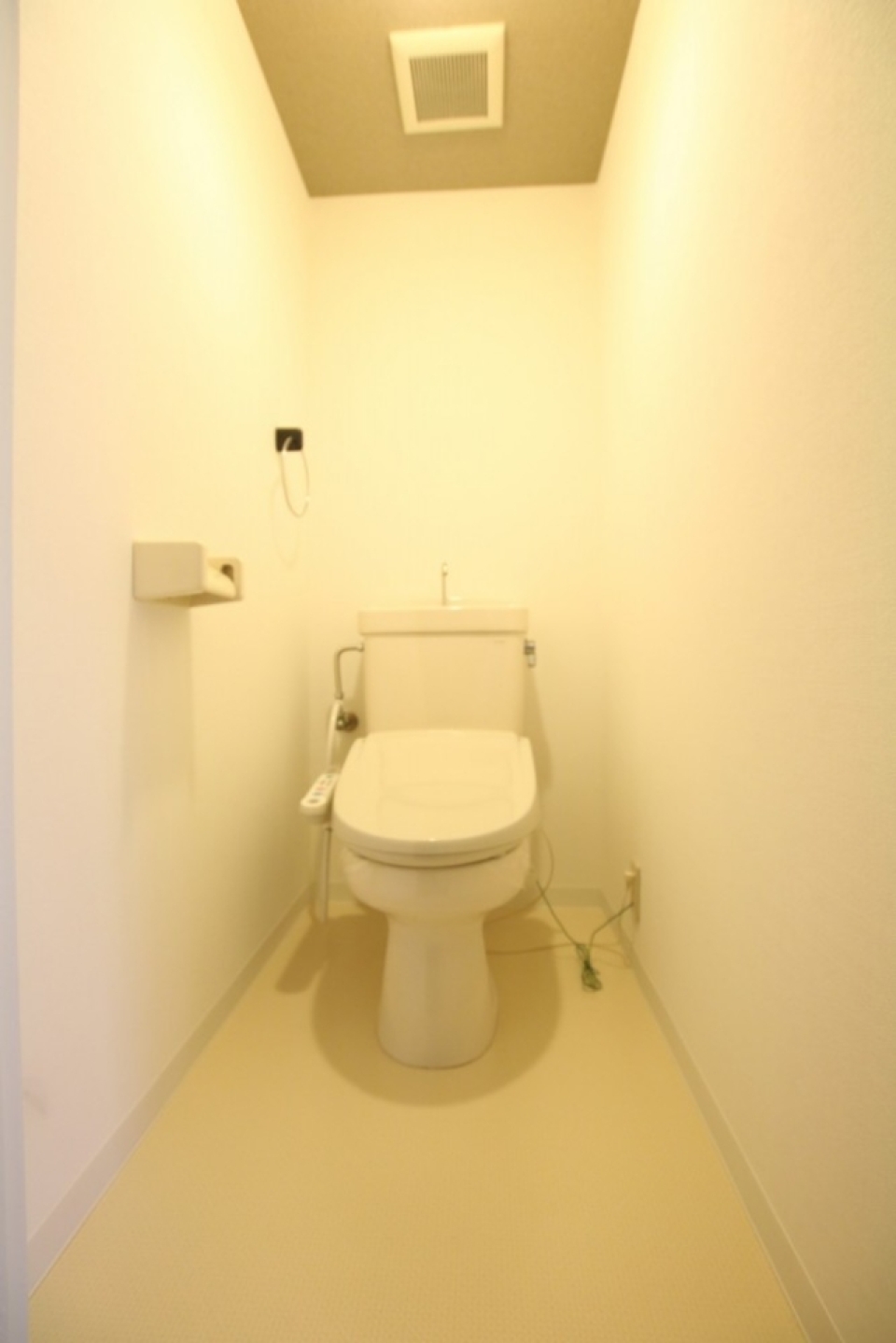 もちろんシャワートイレです。