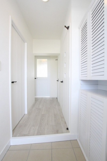 玄関から見た廊下の様子。