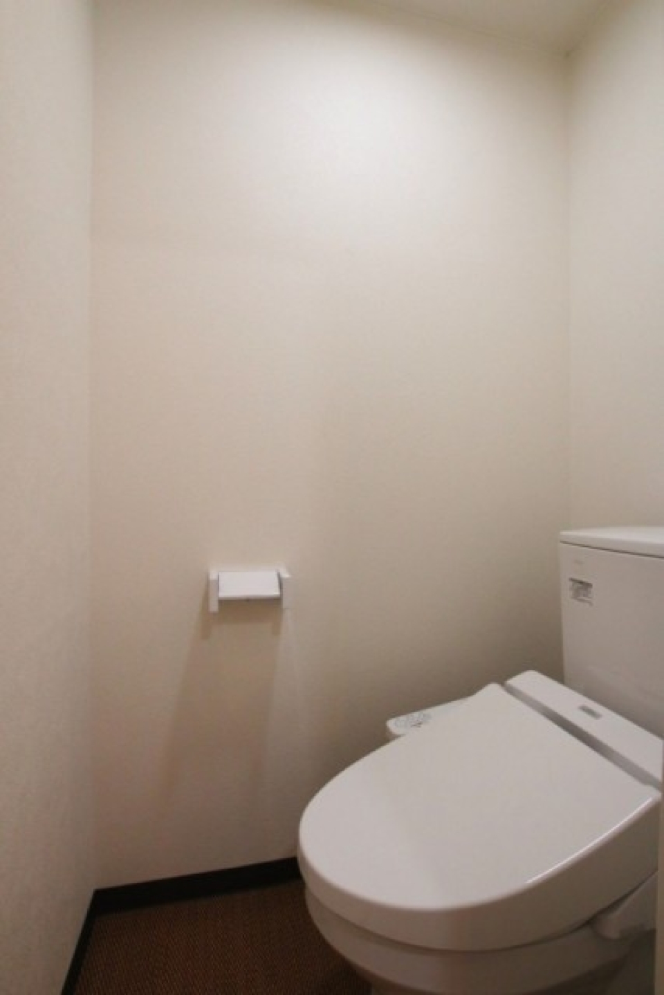 トイレは白でスッキリ！